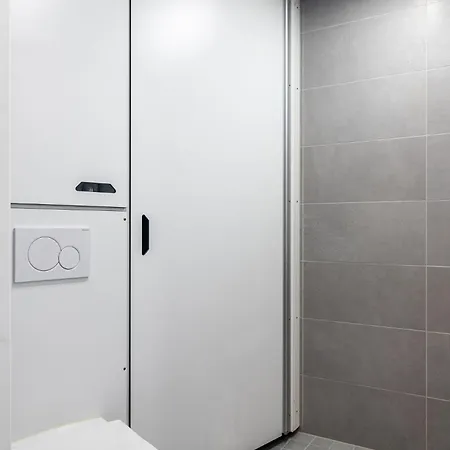 Modern In Downtown Διαμέρισμα Λάχτι